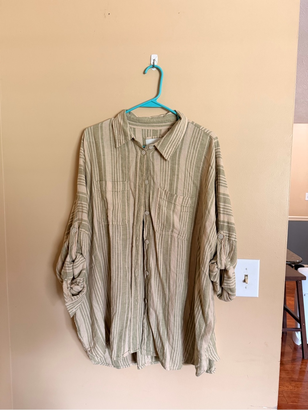 Relaxed Fit Men's Button-Up Shirt in Beige Stripe